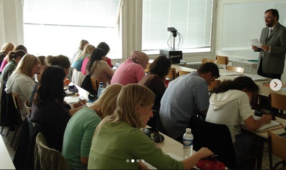 Dil öğrenmenin püf noktası 25 - Öğrendiğiniz yabancı dili başkalarına öğretmeye başlayın